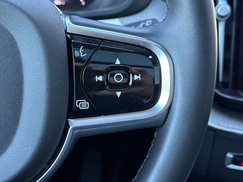 Used 2025 Volvo XC60 B5 Plus image 27