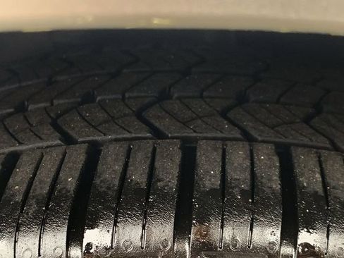 Used 2017 Toyota Camry XLE image 32