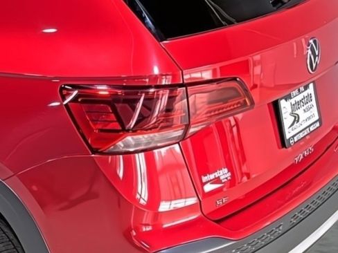 Used 2022 Volkswagen Taos SE image 10