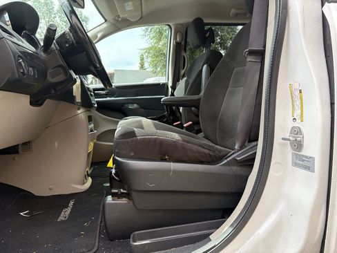 Used 2017 Dodge Grand Caravan SE w/ Power Window Group image 11