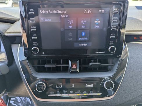 Used 2021 Toyota Corolla LE FWD image 15