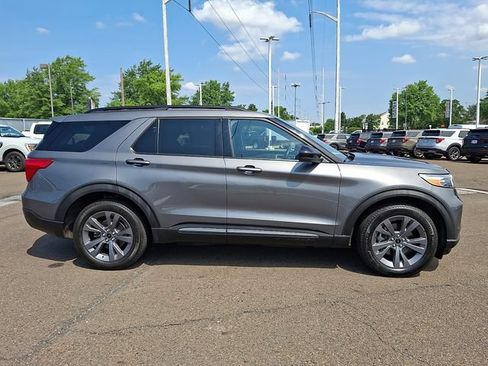 Certified 2023 Ford Explorer XLT w/ Equipment Group 202A AWD/4WD image 6