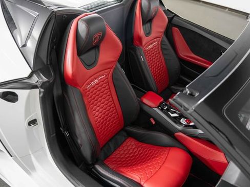 Used 2019 Lamborghini Huracan LP 580-2 RWD image 25