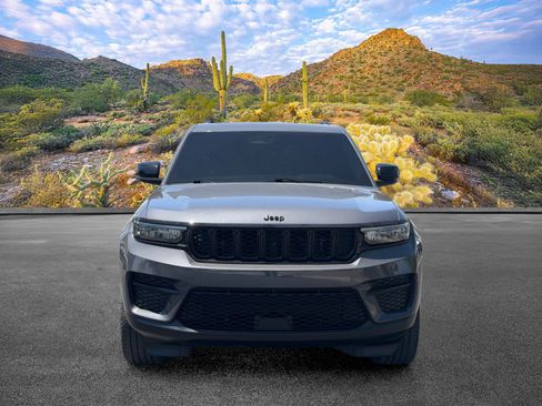 Used 2022 Jeep Grand Cherokee Altitude RWD image 5