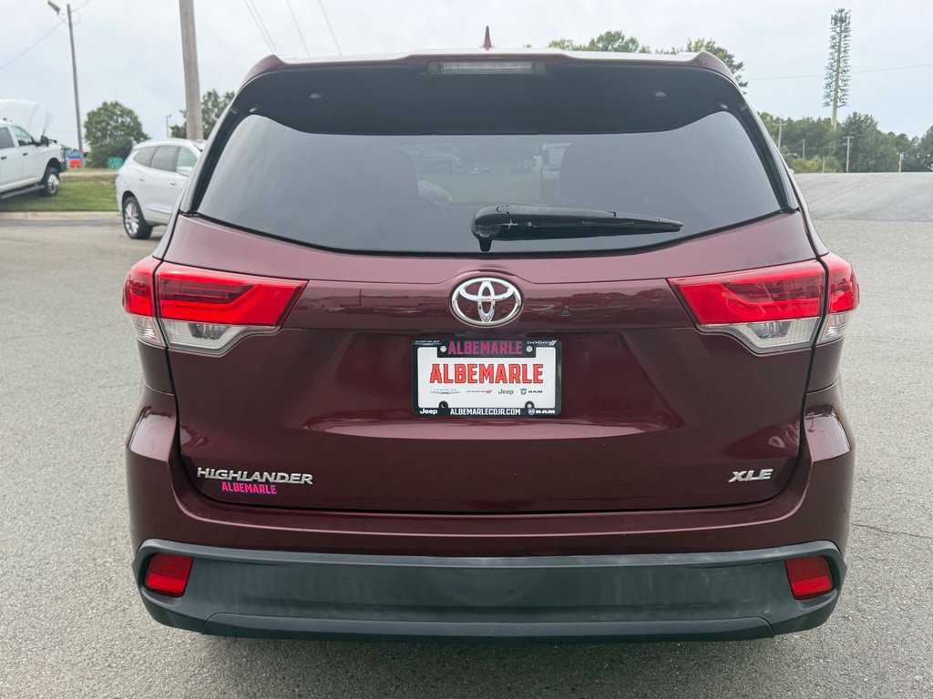 Used 2019 Toyota Highlander XLE FWD image 4