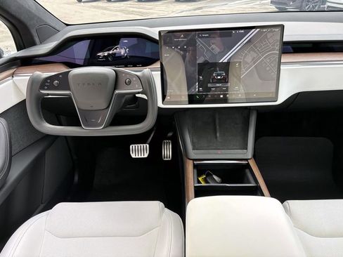 Used 2022 Tesla Model X image 28
