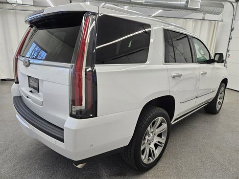 Used 2018 Cadillac Escalade Premium Luxury image 4