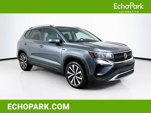 Used 2024 Volkswagen Taos SE image 1