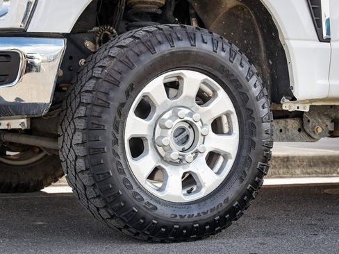 Used 2023 Ford F350 XLT w/ FX4 Off-Road Package AWD/4WD image 11