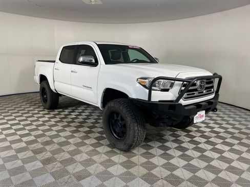 Used 2019 Toyota Tacoma Limited AWD/4WD image 28