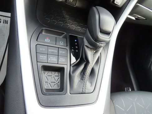 Used 2025 Toyota RAV4 XLE image 28