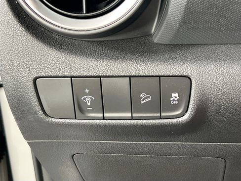 Used 2023 Hyundai Kona SE FWD image 10