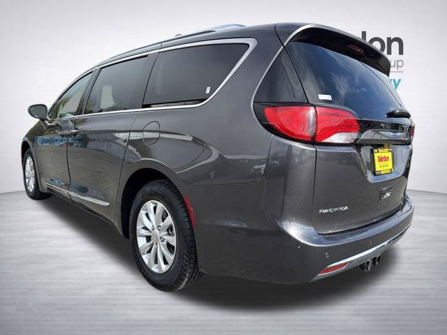 Used 2018 Chrysler Pacifica Touring-L FWD image 5