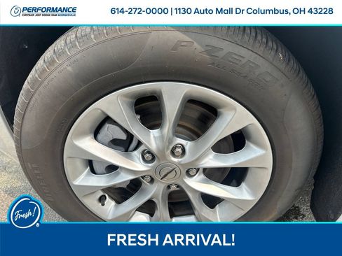 Used 2024 Chrysler Pacifica Touring-L AWD/4WD image 10