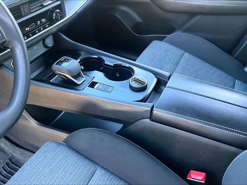 Used 2023 Nissan Rogue SV image 15