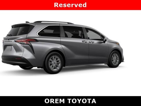 New 2026 Toyota Sienna XLE image 5