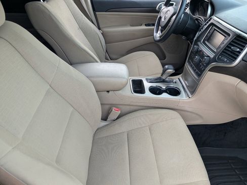 Used 2016 Jeep Grand Cherokee Laredo image 12