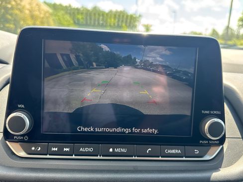 Used 2025 Nissan Rogue SV FWD image 30