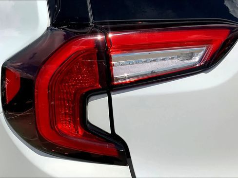 Used 2023 GMC Terrain SLE w/ Driver Convenience Package image 28