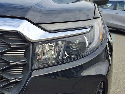 Used 2025 Honda Passport EX-L image 9