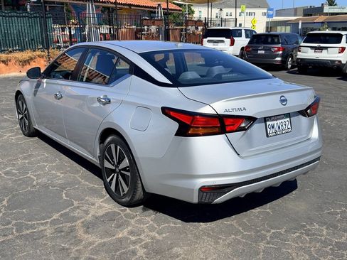 Used 2021 Nissan Altima 2.5 SV FWD image 4