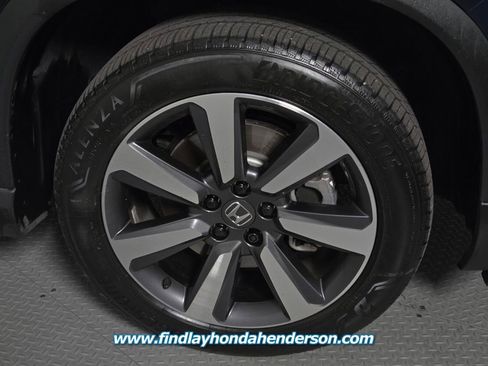 Certified 2025 Honda Pilot Touring image 12