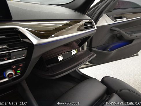 Used 2020 BMW 530e image 35