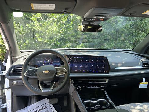 New 2026 Chevrolet Traverse LT w/ Sun and Wheel Package FWD image 33