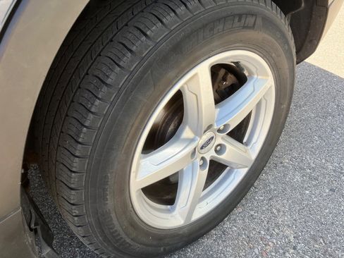 Used 2017 Ford Explorer XLT AWD/4WD image 10