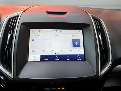 Used 2019 Ford Edge SEL image 21