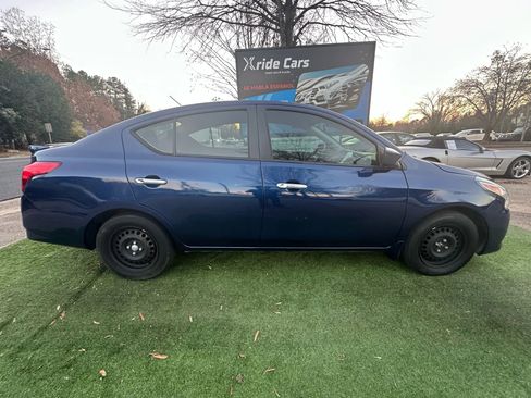 Used 2019 Nissan Versa SV image 8