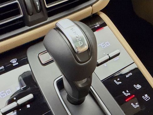 New 2026 Porsche Macan image 22