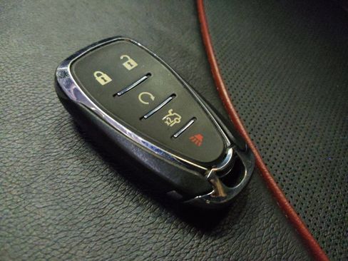 Used 2022 Chevrolet Equinox RS w/ RS Leather Package FWD image 32
