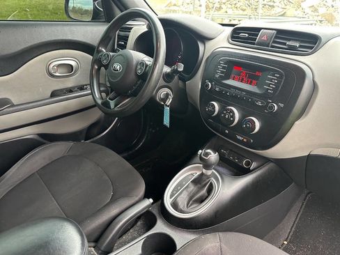 Used 2015 Kia Soul FWD image 9