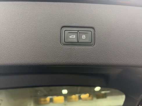 Used 2023 Audi Q8 Premium Plus AWD/4WD image 31