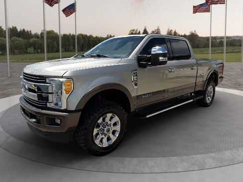 Used 2017 Ford F250 Lariat w/ Lariat Ultimate Package AWD/4WD image 2