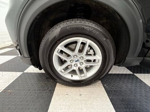 Used 2025 Ford Explorer Active AWD/4WD image 10
