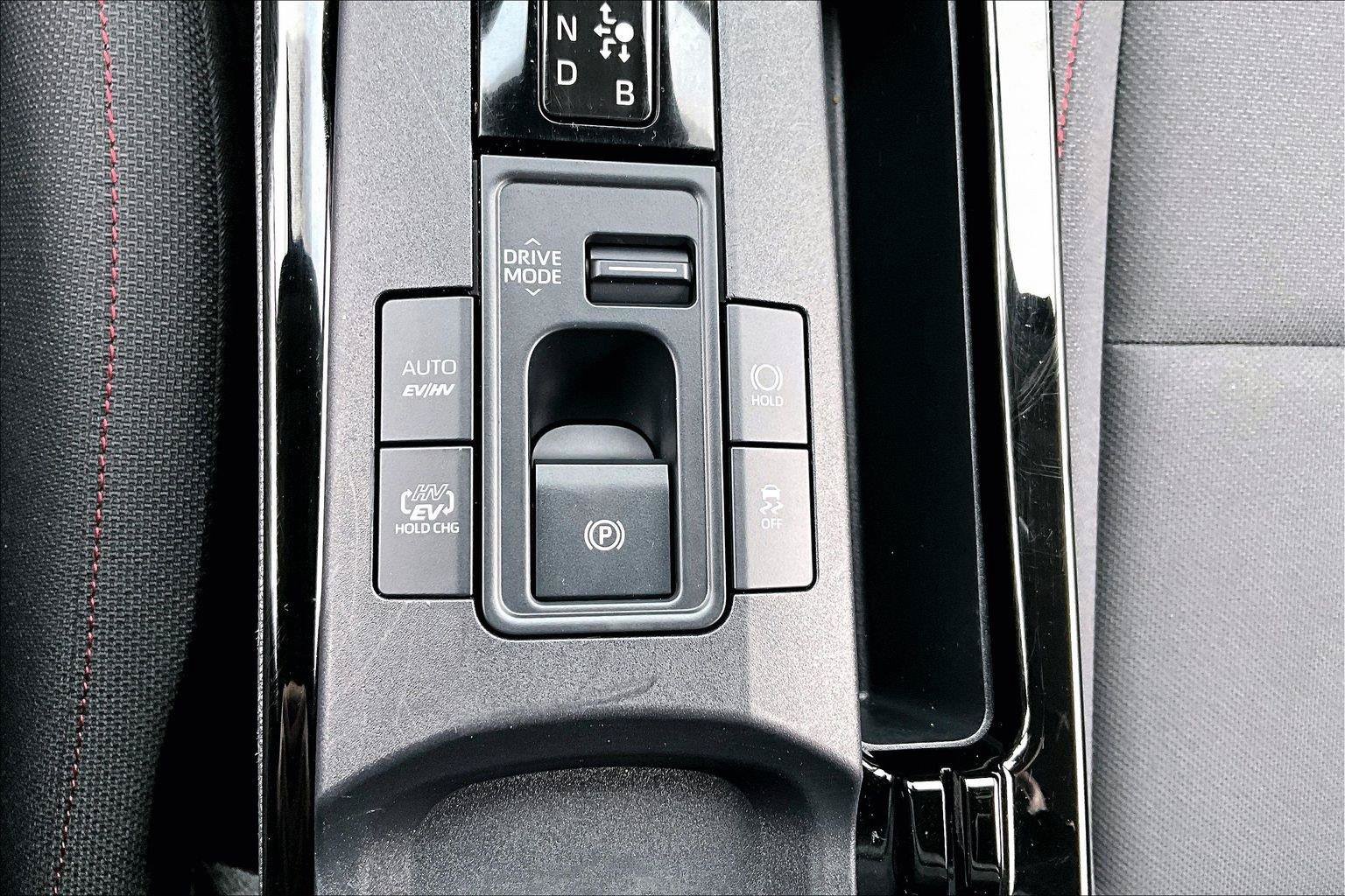 Used 2025 Toyota Prius Plug-In Hybrid FWD image 15