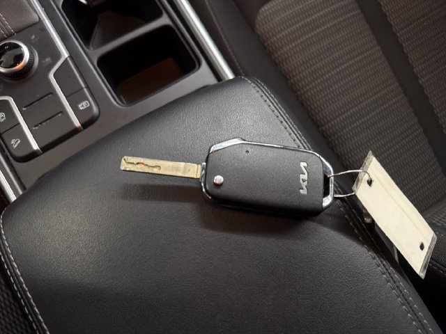 Certified 2023 Kia Sorento LX AWD/4WD image 31