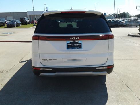 Used 2022 Kia Carnival LX FWD image 6