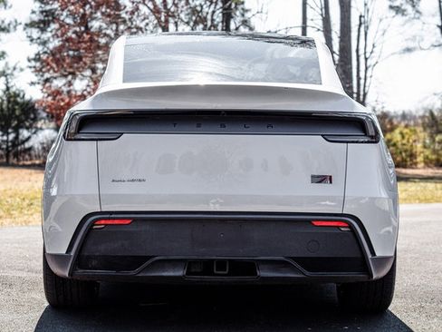 Used 2026 Tesla Model Y Long Range image 7