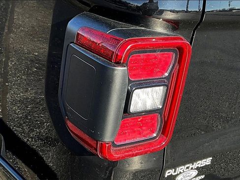 Used 2021 Jeep Gladiator Overland image 23