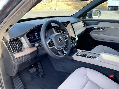 New 2026 Volvo XC90 B6 Plus w/ Protection Package Premier image 8