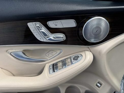 Used 2020 Mercedes-Benz GLC 300 4MATIC w/ Multimedia Package image 22