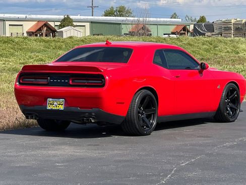 Used 2016 Dodge Challenger R/T Scat Pack w/ Leather Interior Group RWD image 4
