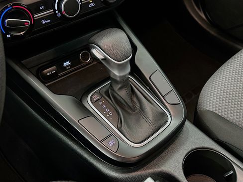 Used 2025 Kia Soul LX w/ LX Technology Package FWD image 24