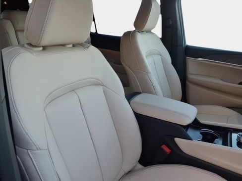 New 2025 Jeep Grand Cherokee L Limited w/ Trailer Tow Package image 19