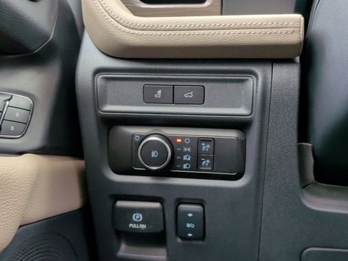 Used 2024 Ford Expedition Limited RWD image 22