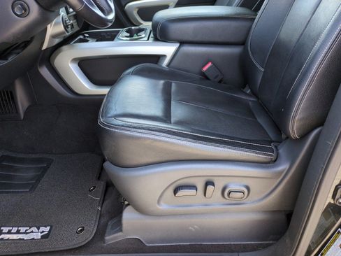 Used 2019 Nissan Titan PRO-4X w/ Pro-4x Convenience Package AWD/4WD image 13