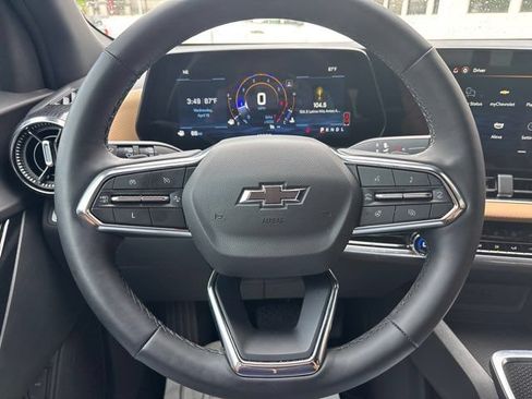 Used 2025 Chevrolet Equinox ACTIV w/ Safety and Technology Package FWD image 26